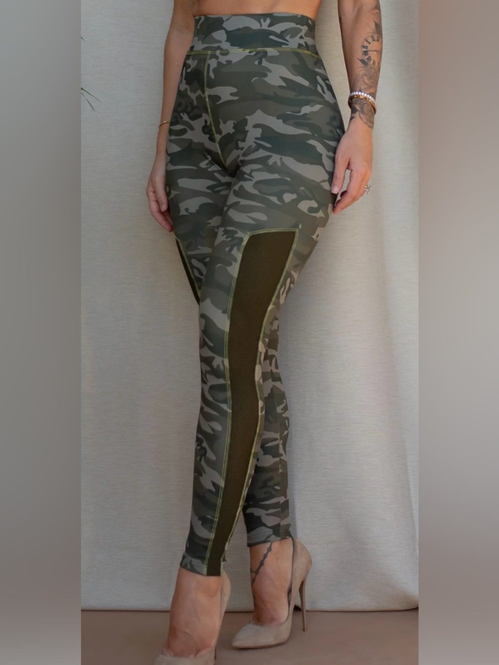 ByEgreis High-Waist Camo Leggings with Side Mesh in olive green size large